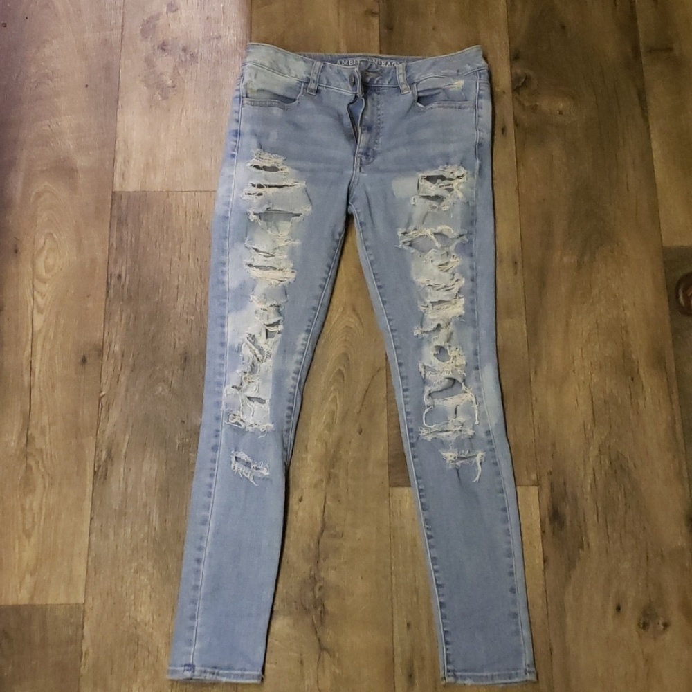 AEO Light Wash Ripped Jeggings sz 8
